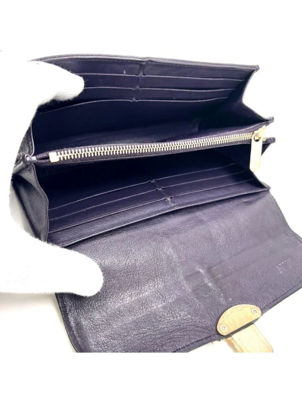 Louis Vuitton color dark